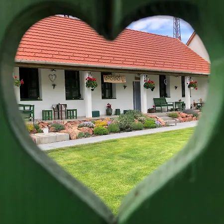Ladislaus Schnaps-haus Falusi Vendeghaz Guest house