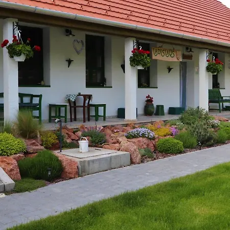 Ladislaus Schnaps-haus Falusi Vendeghaz Guest house Csolnok