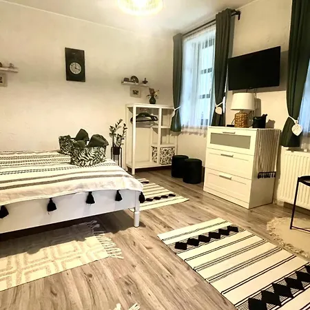 Ladislaus Schnaps-haus Falusi Affittacamere 3*